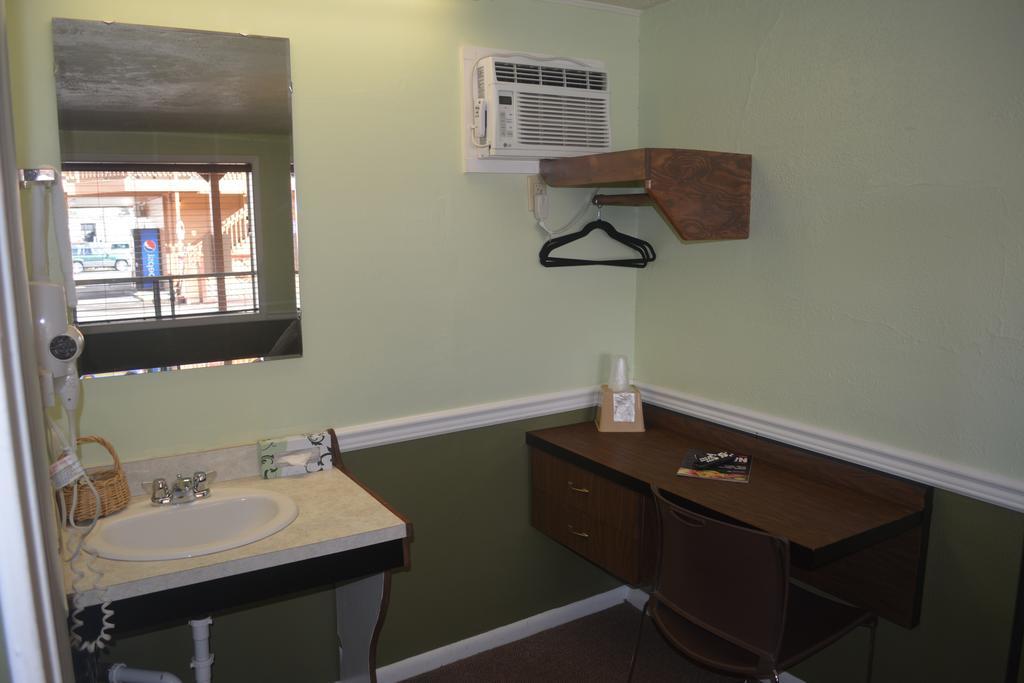Country Motor Inn Ливингстон Экстерьер фото